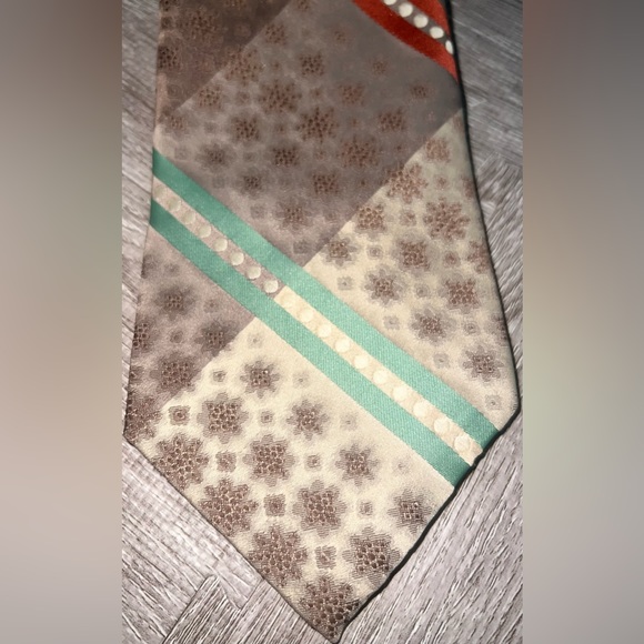 Designer Collection by Regal Tie - Picture 2 of 4